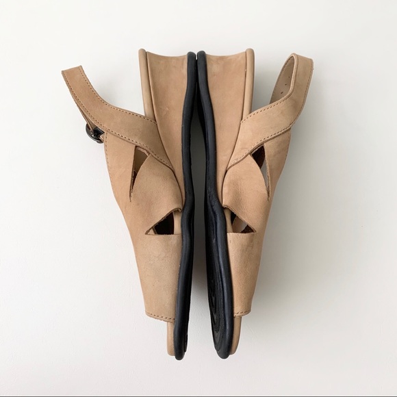 ARCHE Beige/Tan Leather Sandal w/ Wedge Heel Sz 36 - Picture 8 of 11